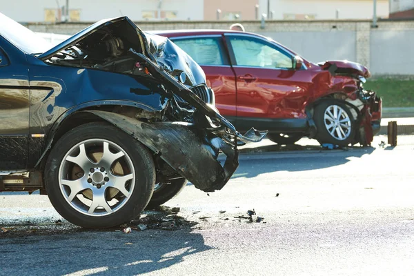 Car crash accident on street. damaged automobiles — Stock Photo, Image