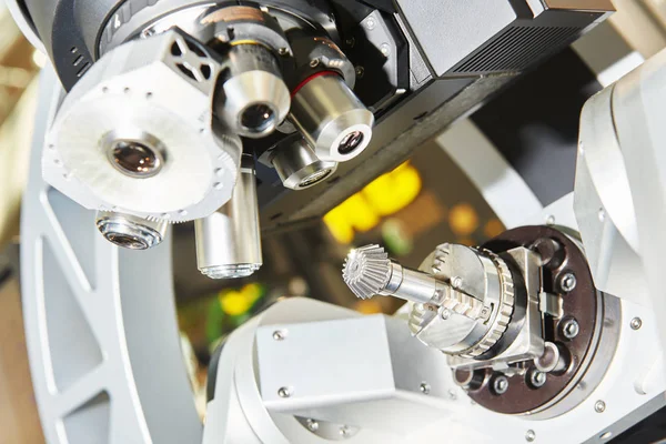 Quality control in bevel gear manufacture with industrial microscope — Stock Photo, Image