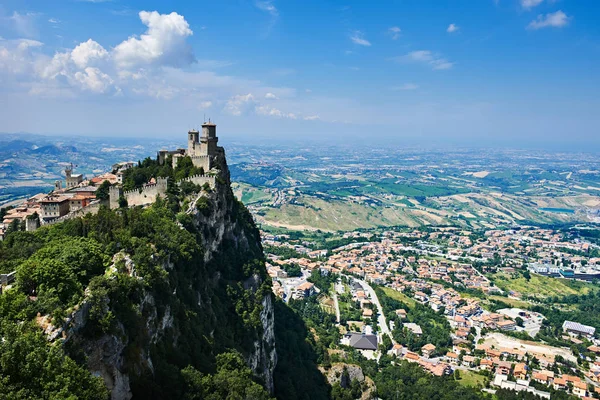 Fortaleza de Guaita de San Marino com paisagem panorâmica — Fotografia de Stock