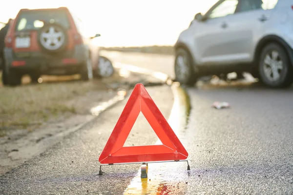 Incidente d'auto sulla strada. automobili danneggiate — Foto Stock