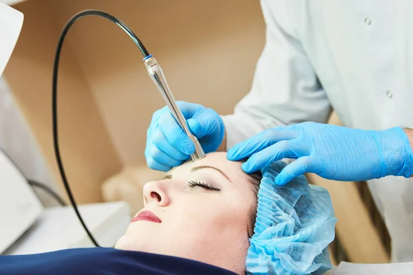 Procedimento de beleza. Cuidado facial da pele — Fotografia de Stock