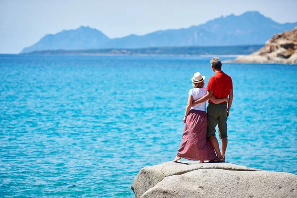 Paar im Urlaub am Meer — Stockfoto