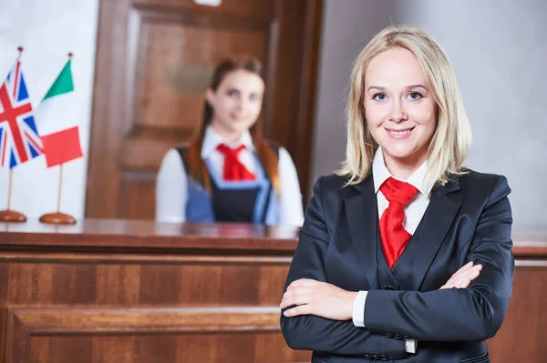 Recepção do hotel worker — Fotografia de Stock