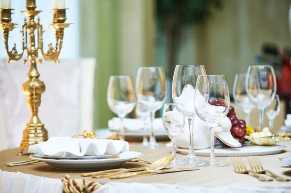 Éttermi rendezvényszervezés. terített asztal a partin — Stock Fotó