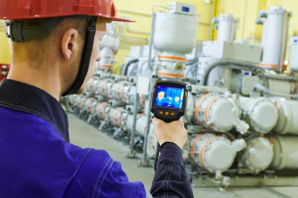 Thermal imaging inspection of electrical energy equipment — Stock Photo, Image