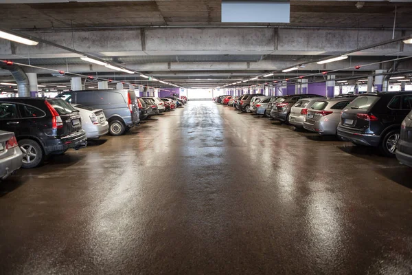 Autos Stehen Auf Einem Parkhaus Alle Plätze Sind Belegt Rote Stockfoto