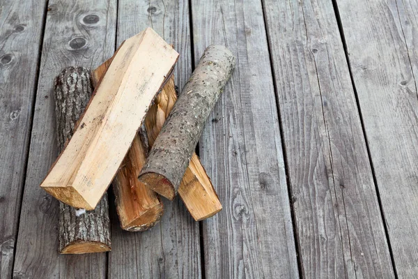 Brennholzstämme Liegen Auf Eckigem Boden Kopierraum — Stockfoto
