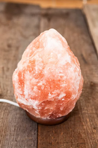 Himalayan Electric Salt Lamp Wooden Table Rough Timber — Stock Photo, Image