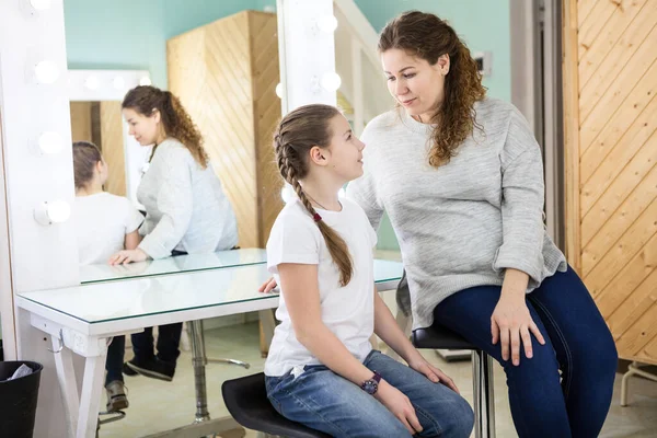 Mother Her Young Daughter Worried Auditions While Sitting Dressing Room — Stock Photo, Image