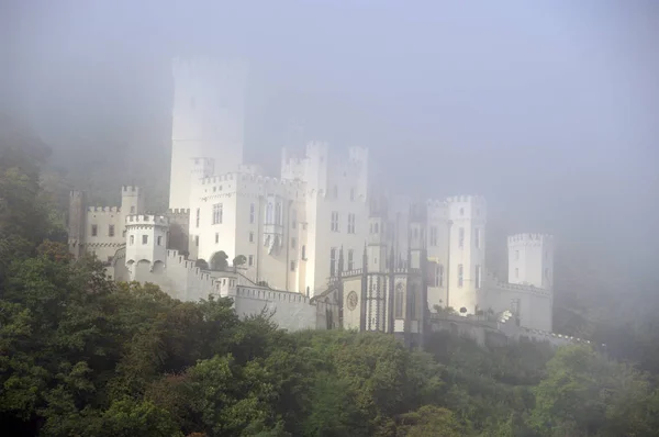 Castello di Stolzenfels nella nebbia — Foto Stock