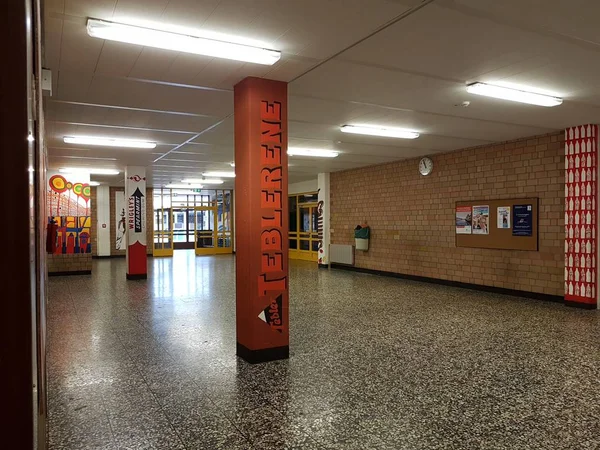 学校走廊的墙壁 — 图库照片