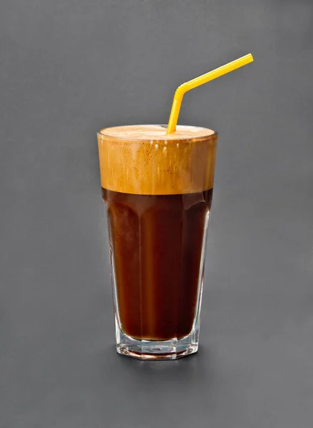 Μεγάλο Ποτήρι Κρύο Καφέ Ποτό Φραπέ Γκρι Φόντο — Φωτογραφία Αρχείου
