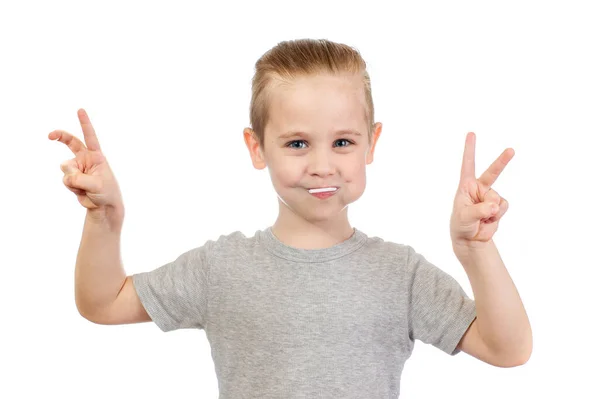 Junge Lächelnde Kaukasische Junge Mit Lutscher Zeigt Siegeszeichen Mund Isoliert — Stockfoto