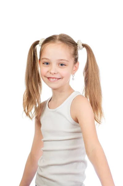 年轻可爱的微笑女孩 灰色的蓝眼睛 两条发尾被白色背景隔开 — 图库照片