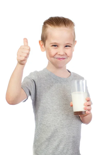 Junger Lächelnder Kaukasischer Junge Mit Milchigem Schnurrbart Hält Glas Und — Stockfoto