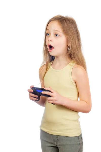 年轻而无聊的可爱女孩 灰蓝眼睛 浅棕色长发 玩电脑游戏 操纵杆与白色背景隔离 — 图库照片