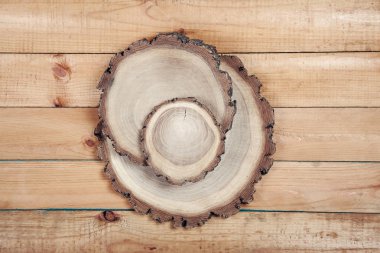 Ahşap masa kurullarında daire