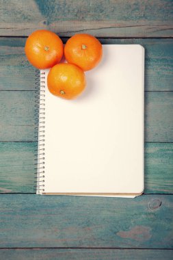 Mandalina (mandarin) boş defter ile