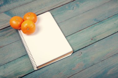 Mandalina (mandarin) boş defter ile