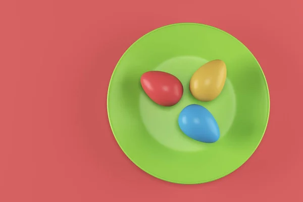 Три цветных яйца на зеленой тарелке — стоковое фото