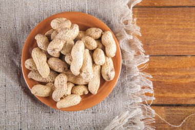 Ahşap zemin üzerinde değil soyulmuş fıstık