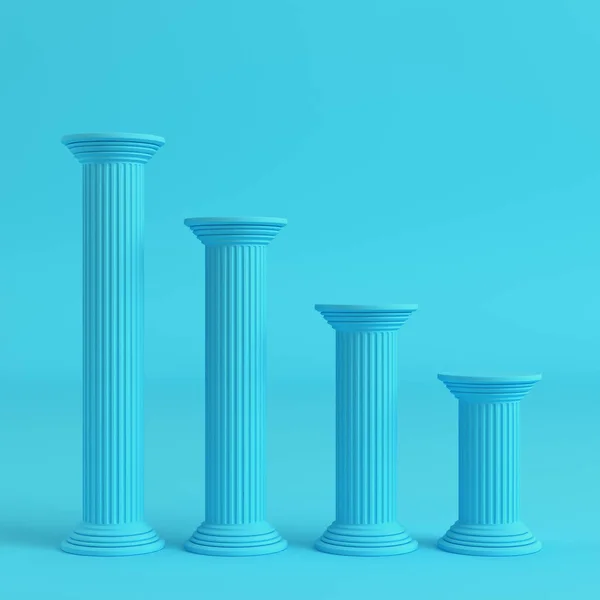 Quattro pilastri antichi su sfondo blu brillante in colori pastello — Foto Stock