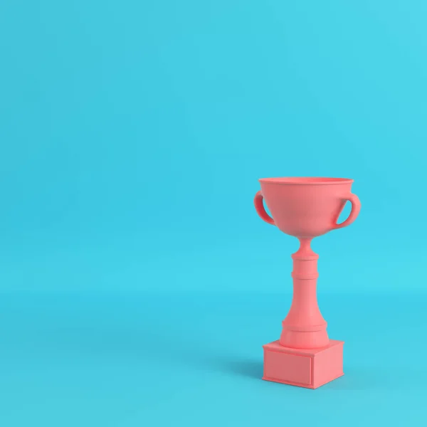 Kupa bardakta parlak mavi arka plan pastel renkler