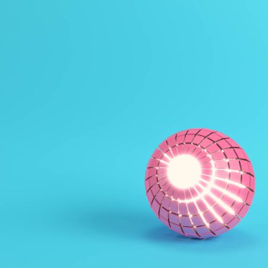 Pembe küre içinde parlak mavi bac üzerinde parlayan soyut parçalara