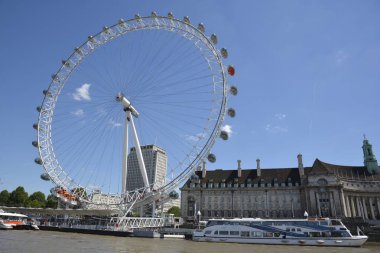 Thames Nehri 'nin karşısından Londra Gözü