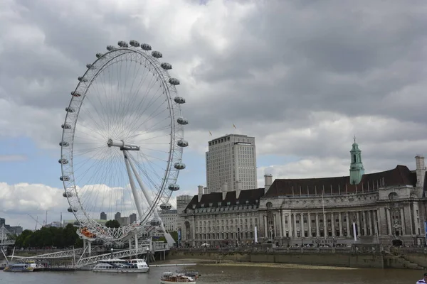 London Eye Linly Bewolkt Wolkenluik Van Frame Met London Dungeon — Stockfoto