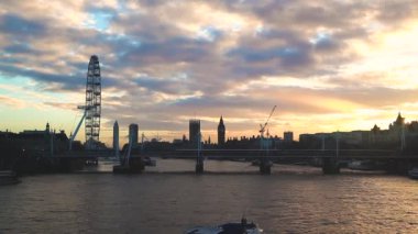 Panoramik Londra yerlerinden Waterloo Köprüsü'nden