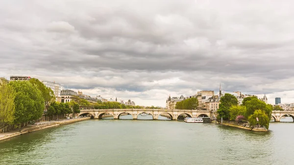 Seine ve Ile de la Cite Paris'te görünümü — Stok fotoğraf