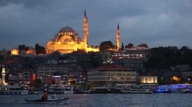 Haliç ve Istanbul'da bir cami