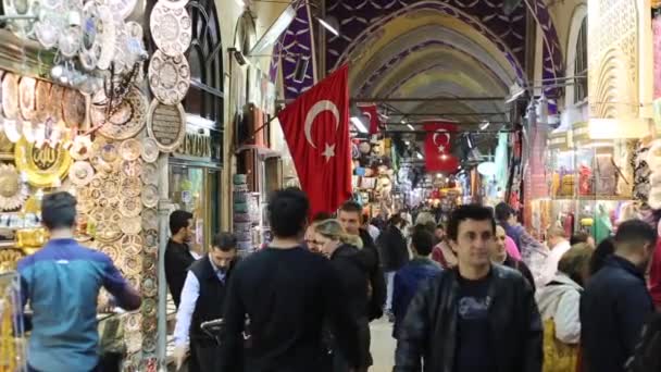 Pessoas no mercado principal em Istambul — Vídeo de Stock
