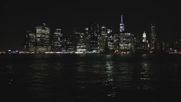 Хмарочоси в Нью-Йорку downtown по ночах — стокове відео