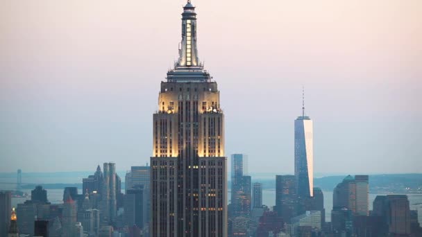 エンパイアステート ビルディング ニューヨーク、空中のクローズ アップ表示 — ストック動画