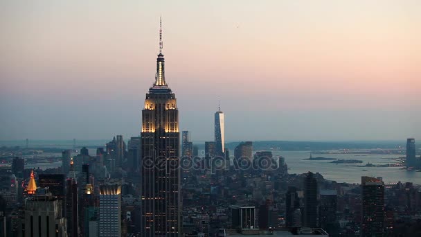 Νέα Υόρκη, Αεροφωτογραφία του Μανχάταν το σούρουπο — Αρχείο Βίντεο