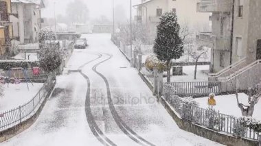 Kasabada düşen kar