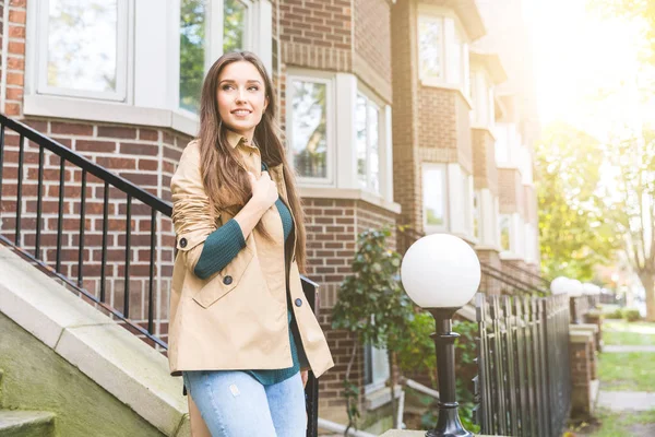 Beautiful woman walking out from home in Toronto — Stock Photo, Image