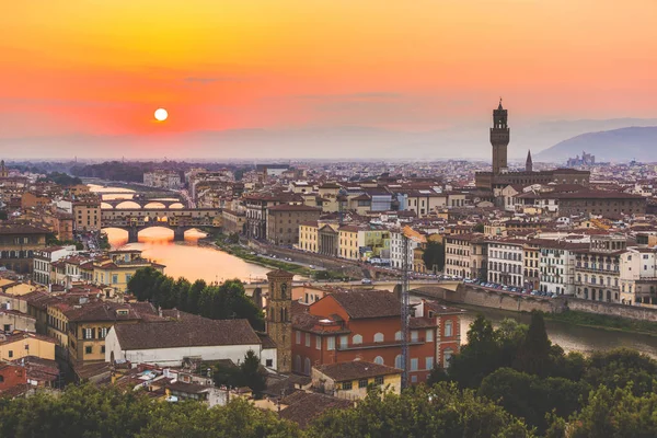 Panoramisch uitzicht over Florence bij zonsondergang — Stockfoto