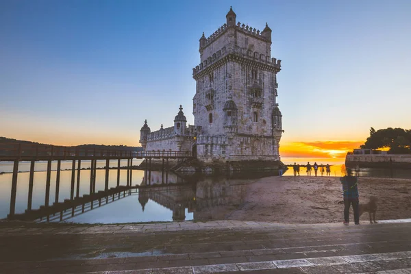 Torre de Belem al atardecer en Lisboa — Foto de Stock