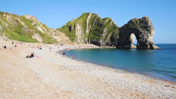 Strand en rotsen in het Hongaarse comitaat Dorset, Verenigd Koninkrijk — Stockvideo