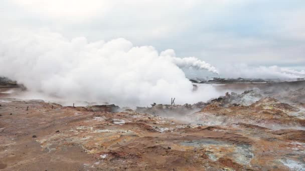 Gorące źródła Gunnuhver w Islandii — Wideo stockowe