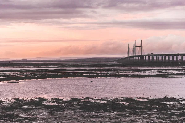 Gün batımında ikinci Severn Köprüsü — Stok fotoğraf