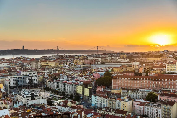 Lisboa vista panorámica al atardecer — Foto de Stock