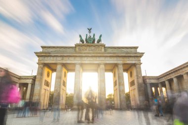 Berlin Brandenburg Kapısı, gün batımı, uzun pozlama