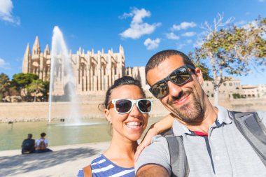 Palma de Mallorca içinde bir selfie alarak turist