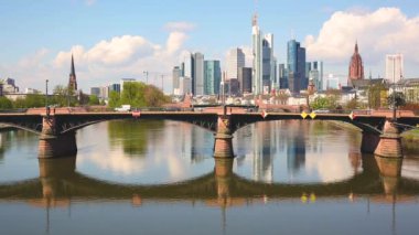Panoramik Frankfurt ve Main Nehri'nin