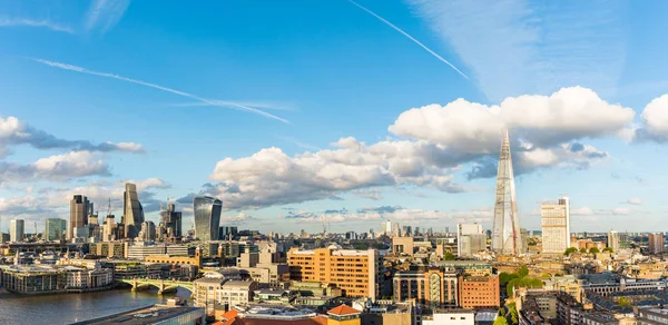 Londra şehir havadan panoramik görünümü — Stok fotoğraf