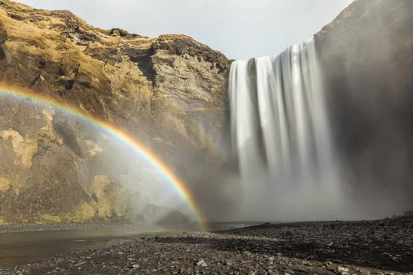 スコウガ滝滝とアイスランドの虹 — ストック写真